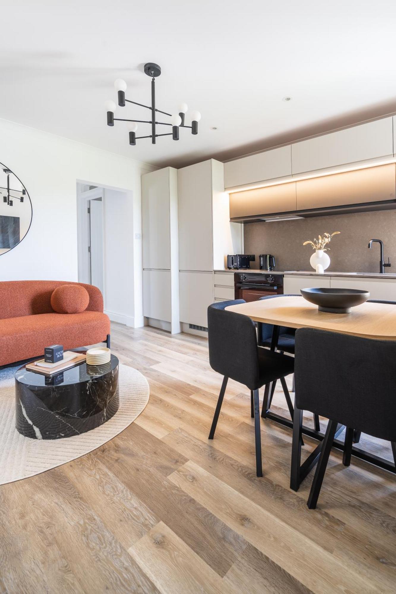 Newly Designed, 2Br Apt, 5Min From Northwood London Tube Station, Nato Hq, Ideal For Wembley, Warner Studio, Contractors Екстер'єр фото