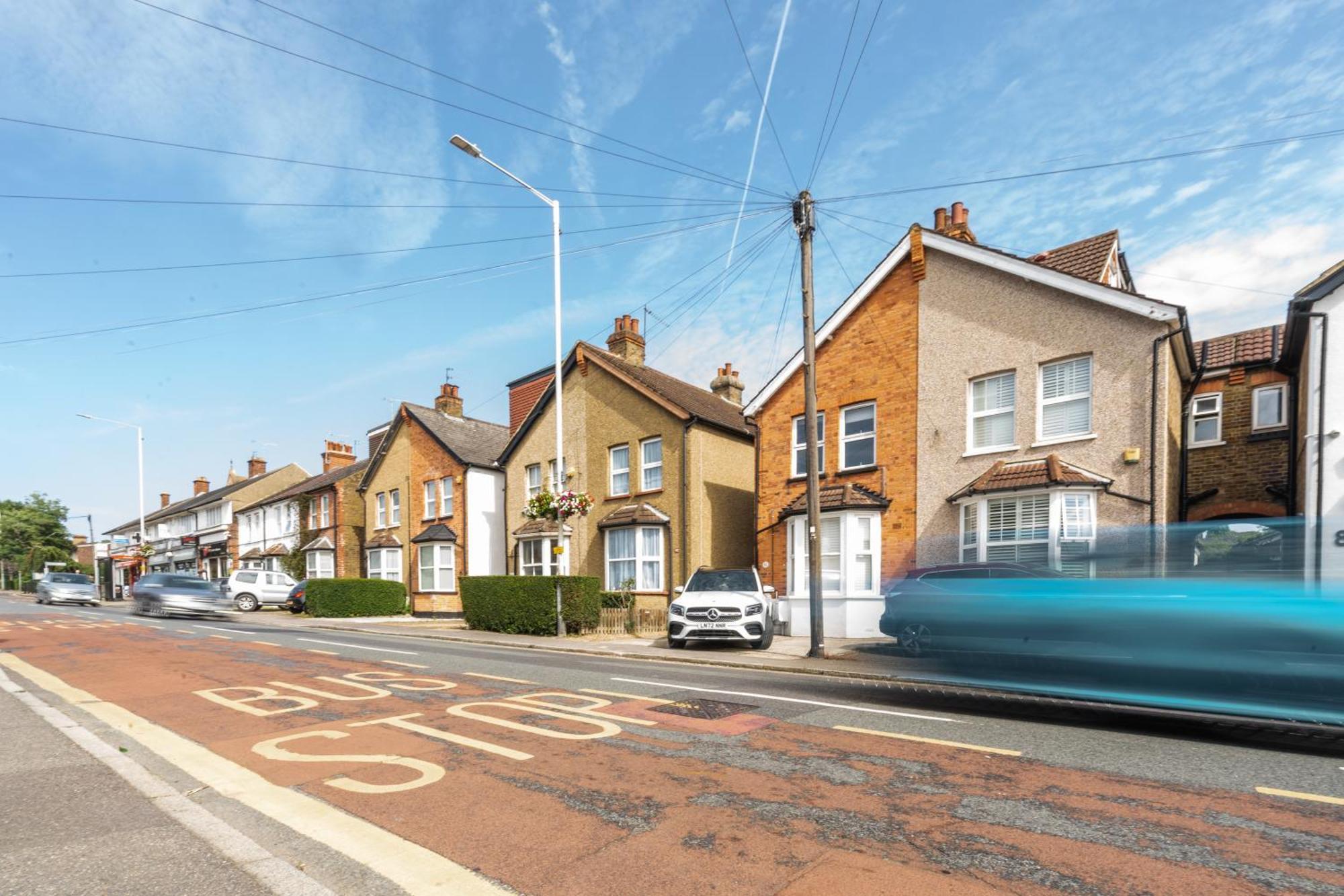 Newly Designed, 2Br Apt, 5Min From Northwood London Tube Station, Nato Hq, Ideal For Wembley, Warner Studio, Contractors Екстер'єр фото
