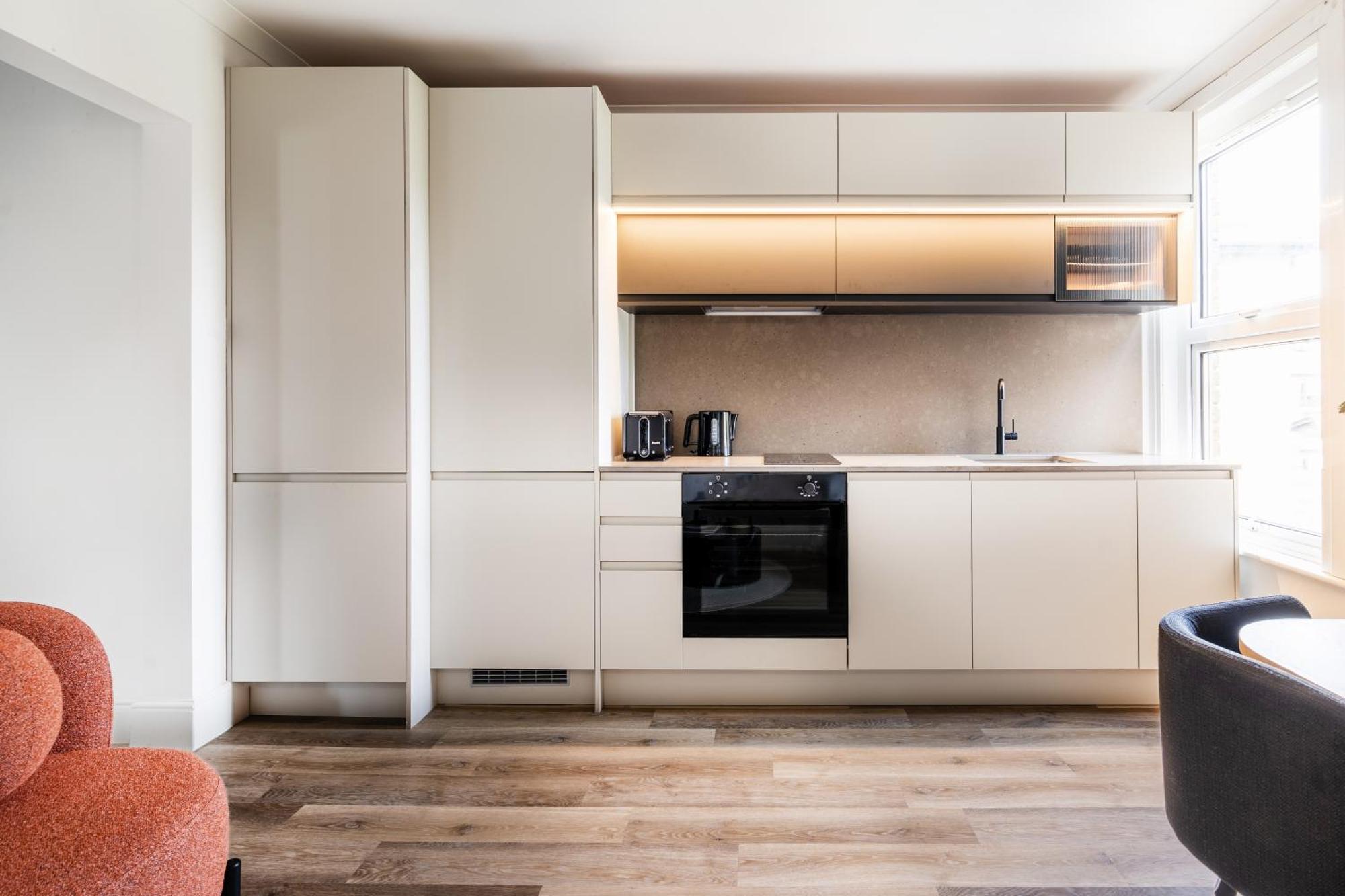 Newly Designed, 2Br Apt, 5Min From Northwood London Tube Station, Nato Hq, Ideal For Wembley, Warner Studio, Contractors Екстер'єр фото