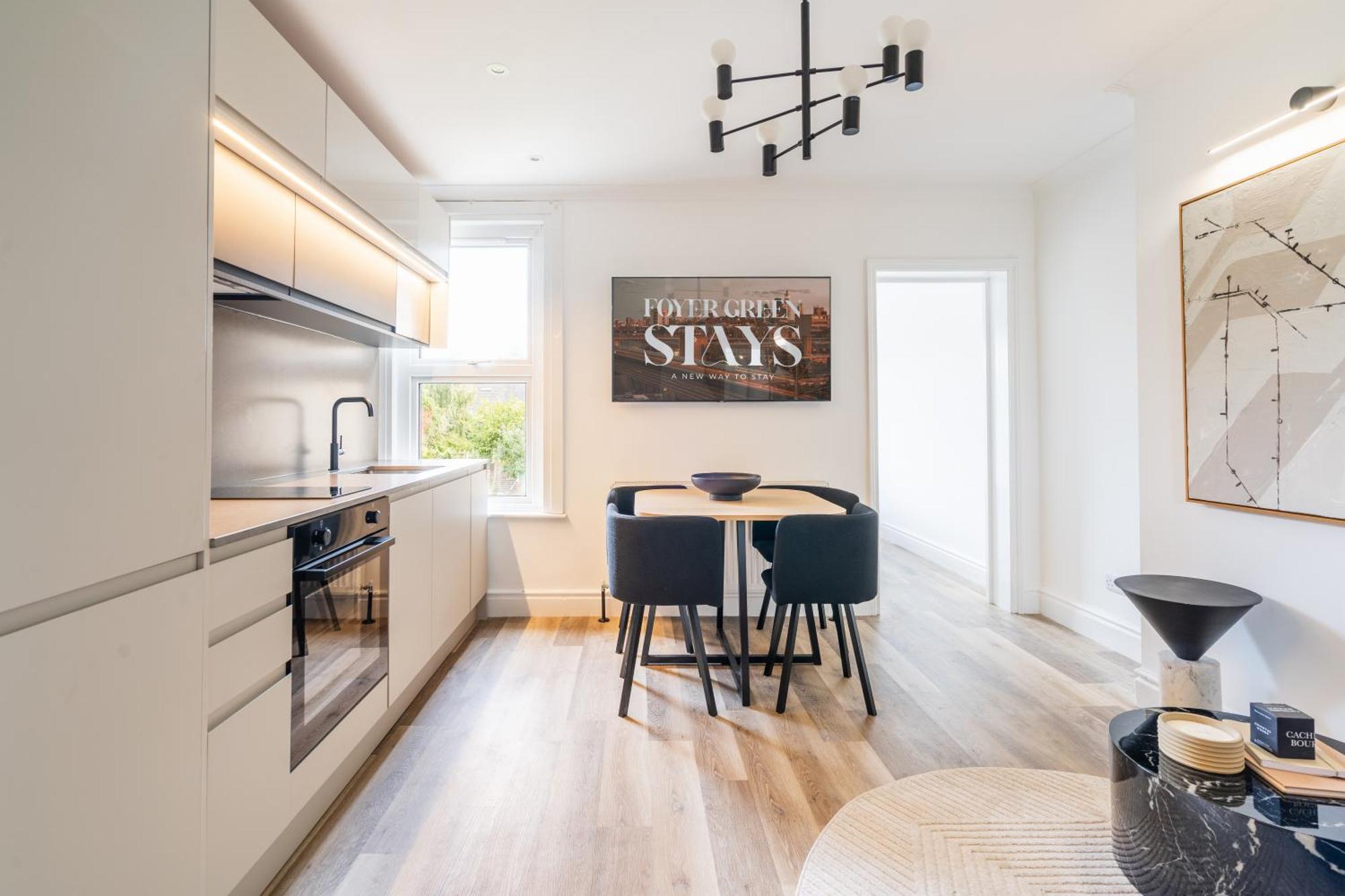 Newly Designed, 2Br Apt, 5Min From Northwood London Tube Station, Nato Hq, Ideal For Wembley, Warner Studio, Contractors Екстер'єр фото