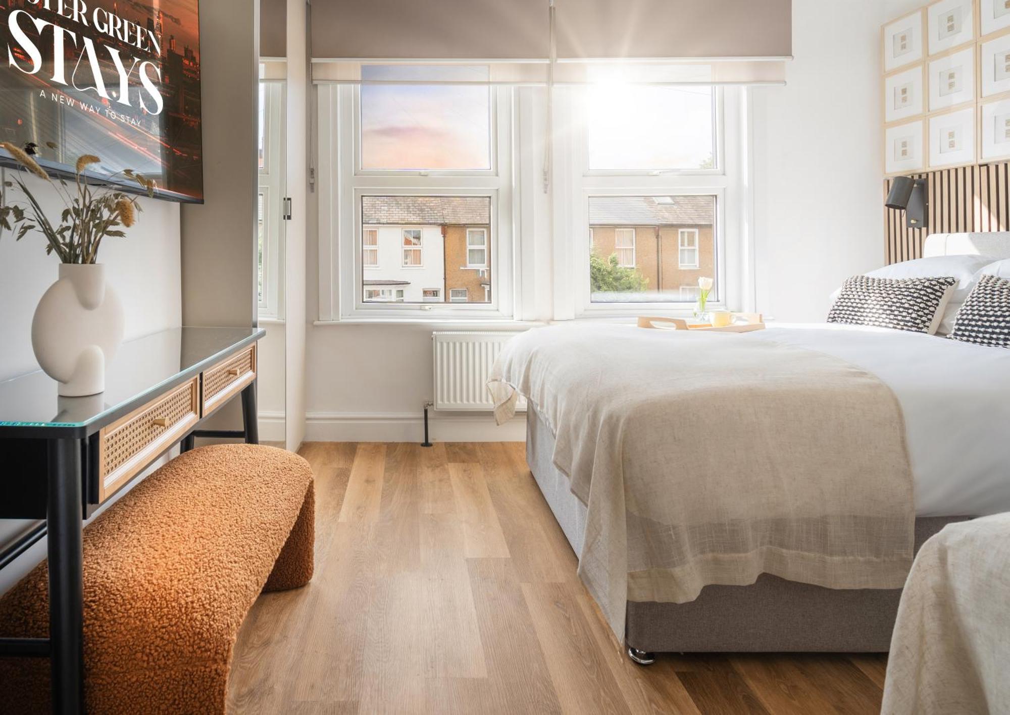 Newly Designed, 2Br Apt, 5Min From Northwood London Tube Station, Nato Hq, Ideal For Wembley, Warner Studio, Contractors Екстер'єр фото