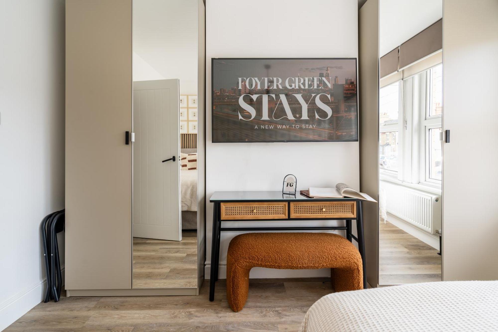 Newly Designed, 2Br Apt, 5Min From Northwood London Tube Station, Nato Hq, Ideal For Wembley, Warner Studio, Contractors Екстер'єр фото